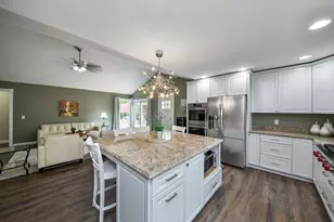 925 Churchill Dr, Naperville, IL 60563 - Photo 7