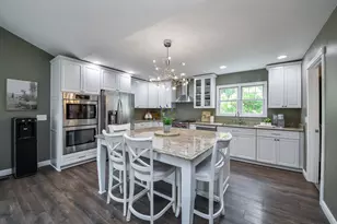 925 Churchill Dr, Naperville, IL 60563 - Photo 3