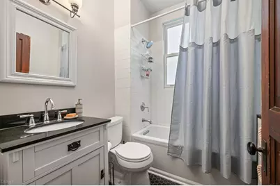 1040 W Barry Avenue #1, Chicago, IL 60657 - Photo 11