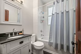 1040 W Barry Ave, Chicago, IL 60657 - Photo 11