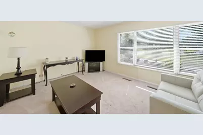 403 Hazelwood Lane, Glenview, IL 60025 - Photo 5