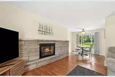 425 Greenwood Lane, Barrington, IL 60010 - Photo 5