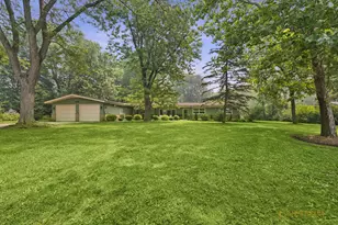 425 Greenwood Ln, Barrington, IL 60010 - Photo 1