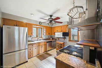 3032 W 100th Place, Evergreen Park, IL 60805 - Photo 11