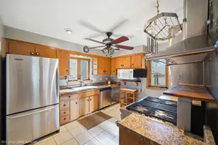3032 W 100th Pl, Evergreen Park, IL 60805 - Photo 11
