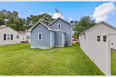 207 E Taylor Street, Grant Park, IL 60940 - Photo 3