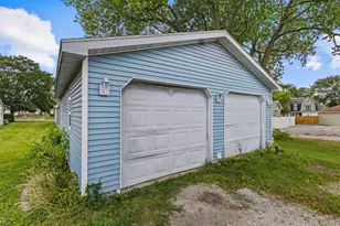 207 E Taylor St, Grant Park, IL 60940 - Photo 5
