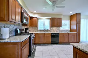 16W650 87th St, Willowbrook, IL 60527 - Photo 11