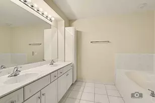 6420 Double Eagle Dr, Woodridge, IL 60517 - Photo 11