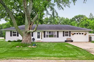 5201 E Wayne Ave, Rochelle, IL 61068 - Photo 1