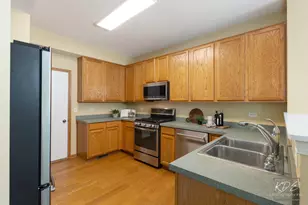 3021 Roxbury Ct, Joliet, IL 60435 - Photo 9