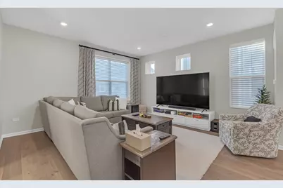 1546 Slade Way, Des Plaines, IL 60018 - Photo 3