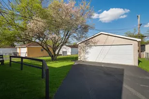 752 E 164th St, South Holland, IL 60473 - Photo 3