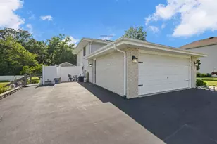 903 Prescott Dr, Joliet, IL 60432 - Photo 3