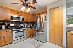 903 Prescott Dr, Joliet, IL 60432 - Photo 7