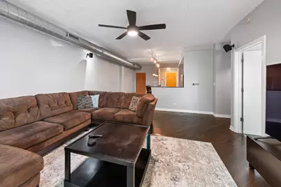 3550 W Montrose Avenue #308, Chicago, IL 60618 - Photo 9