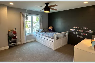323 E 3rd Street, Elmhurst, IL 60126 - Photo 11