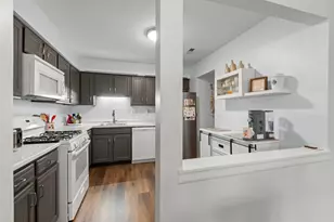 407 Ramblewood Dr, Glen Ellyn, IL 60137 - Photo 11