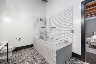 1101 W Lake St, Chicago, IL 60607 - Photo 15