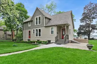 35 Lakeview Pl, Lake Zurich, IL 60047 - Photo 1