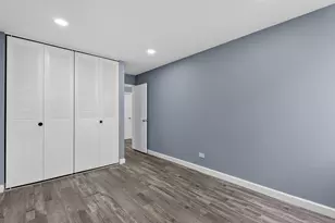 9745 S Karlov Ave, Oak Lawn, IL 60453 - Photo 17