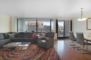 1555 N Sandburg Terrace, Chicago, IL 60610 - Photo 3