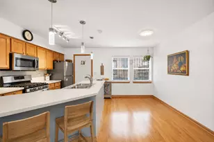 1009 E 61st St, Chicago, IL 60637 - Photo 3