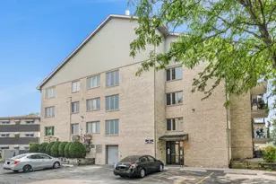 4530 W 93rd St, Oak Lawn, IL 60453 - Photo 1