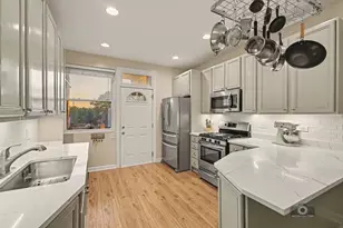 4704 N Sawyer Ave, Chicago, IL 60625 - Photo 7