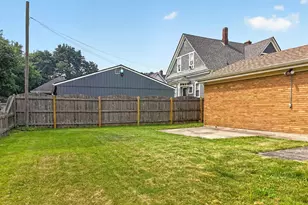 649 N Spring St, Elgin, IL 60120 - Photo 33