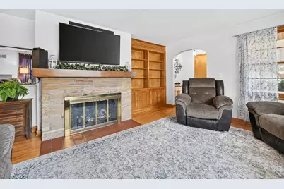 649 N Spring Street, Elgin, IL 60120 - Photo 5