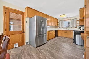 649 N Spring St, Elgin, IL 60120 - Photo 11