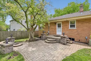 893 S Poplar Ave, Elmhurst, IL 60126 - Photo 17