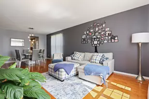 2900 Kelly Dr, Elgin, IL 60124 - Photo 5