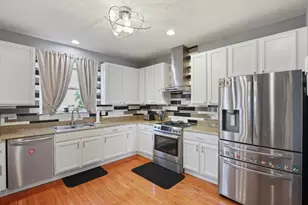 2900 Kelly Dr, Elgin, IL 60124 - Photo 11