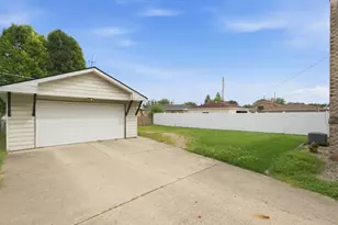 519 Maple Ln, Hillside, IL 60162 - Photo 3