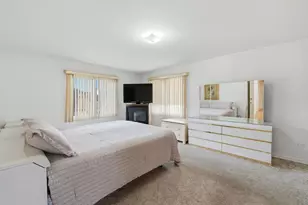 6916 W Forest Preserve Dr, Harwood Heights, IL 60706 - Photo 19