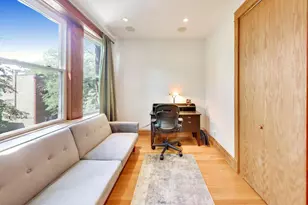 2046 W Cuyler Ave, Chicago, IL 60618 - Photo 9