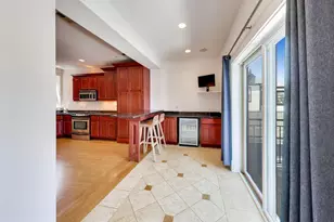 2046 W Cuyler Ave, Chicago, IL 60618 - Photo 15