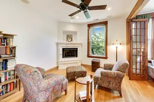 2046 W Cuyler Ave, Chicago, IL 60618 - Photo 7