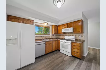 415 Tennyson Road, Bartlett, IL 60103 - Photo 7
