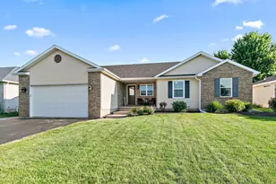 163 Jackson Blvd, Sycamore, IL 60178 - Photo 1