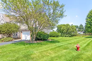 2212 Rossiter Pkwy, Plainfield, IL 60586 - Photo 3