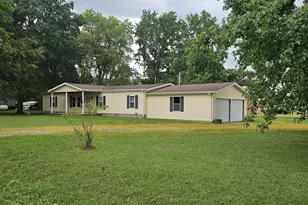 311 S Sycamore St, Keenes, IL 62851 - Photo 3