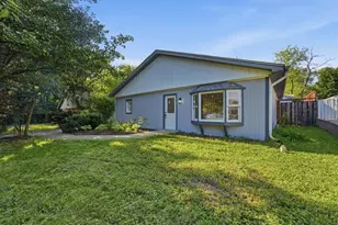 702 Columbus St, McHenry, IL 60051 - Photo 1