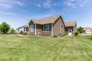 2331 Coventry Cir S, Sycamore, IL 60178 - Photo 33