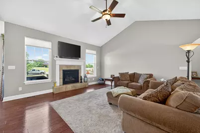 2331 Coventry Circle S, Sycamore, IL 60178 - Photo 9