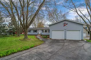 924 Suzy St, Sandwich, IL 60548 - Photo 3