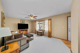 924 Suzy St, Sandwich, IL 60548 - Photo 7