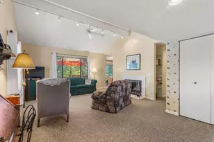 2104 Harbor Town Cir, Champaign, IL 61821 - Photo 11